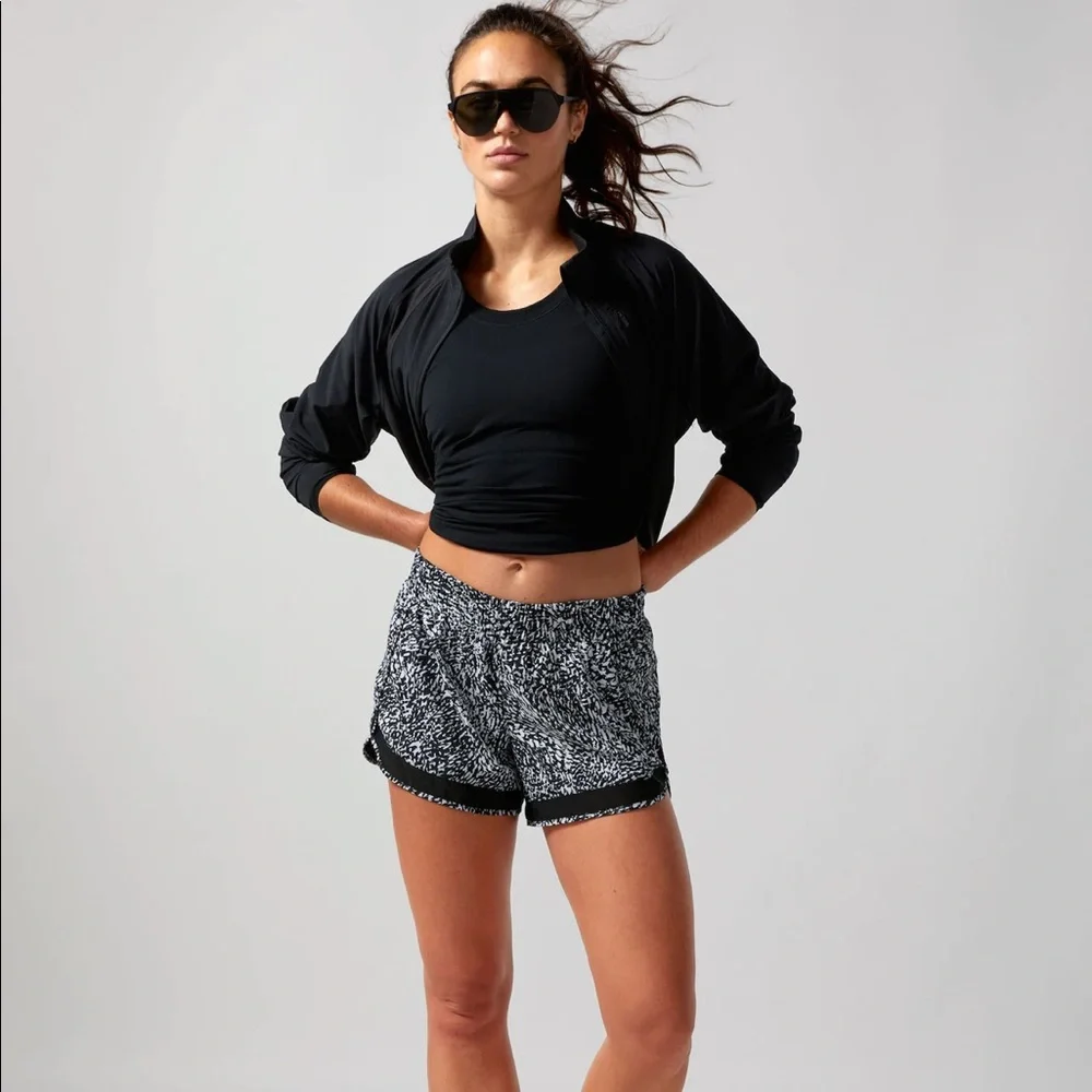 ATHLETA MOMENTUM SEAMLESS TANK IN BLACK NWT - Picture 5 of 6